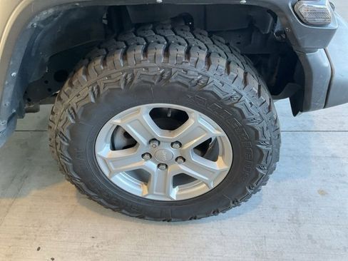 Used 2022 Jeep Wrangler Unlimited Sport image 23