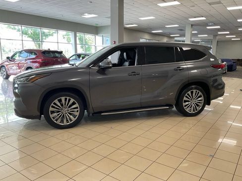 Used 2022 Toyota Highlander Platinum AWD/4WD image 4