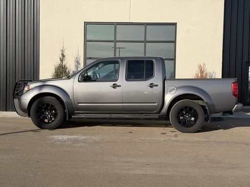 Used 2021 Nissan Frontier SV w/ Midnight Edition Floor Mats image 2