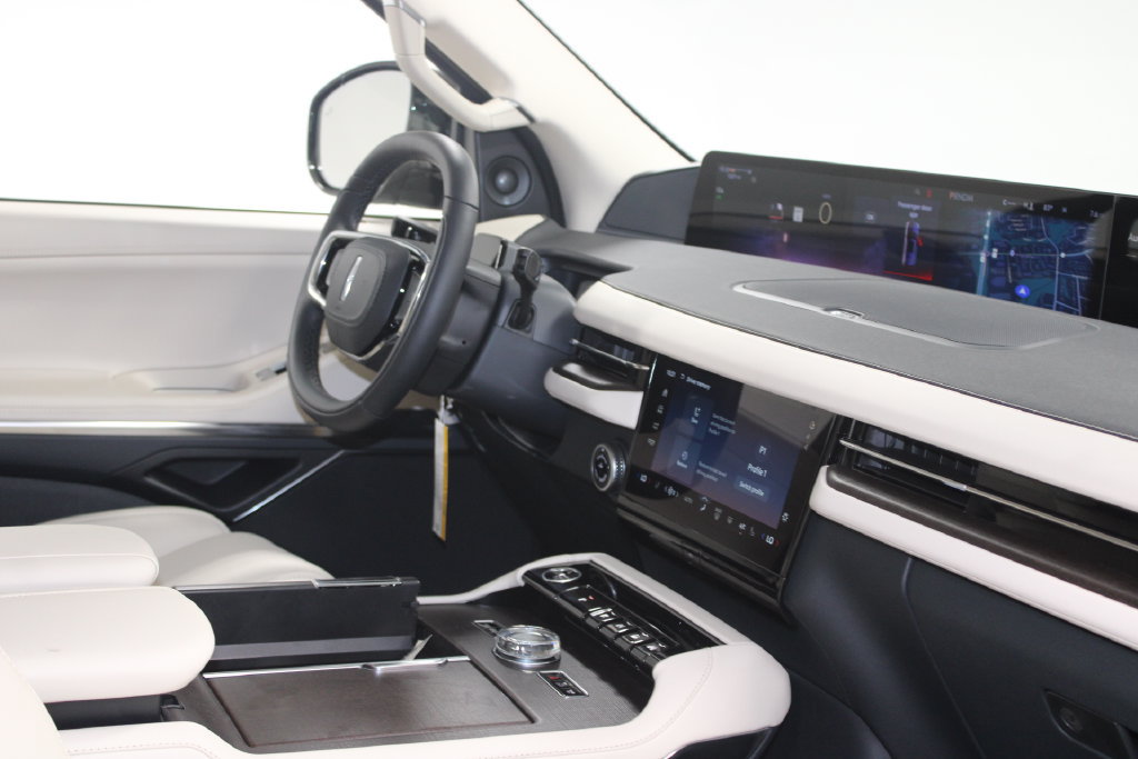 New 2027 Lincoln Navigator Premiere RWD image 32