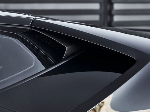 Used 2021 Lamborghini Huracan EVO image 7