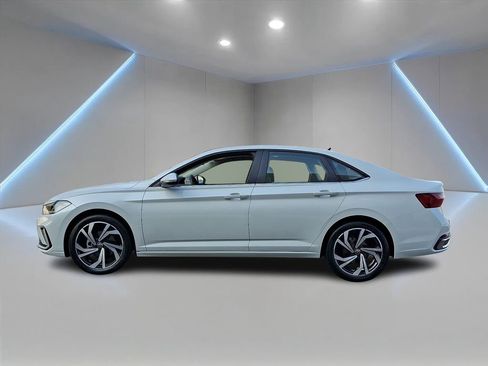 Certified 2025 Volkswagen Jetta SEL image 4