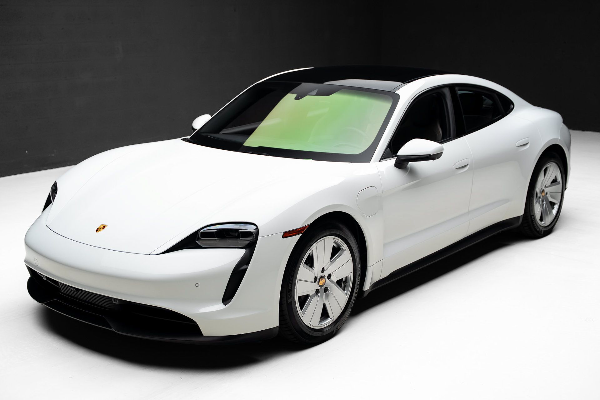 Used 2022 Porsche Taycan RWD image 5