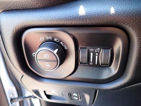 Used 2023 RAM 1500 Laramie AWD/4WD image 18