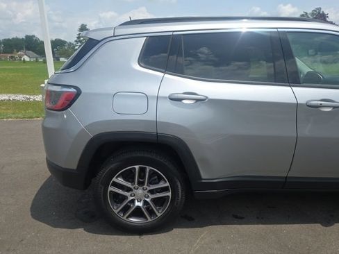Used 2018 Jeep Compass Latitude FWD image 7