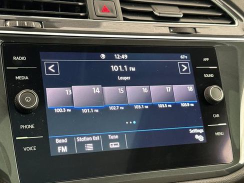 Used 2020 Volkswagen Tiguan SE w/ Panoramic Sunroof Package FWD image 18