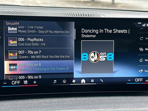 Used 2025 BMW 330i Sedan w/ Premium Package image 23