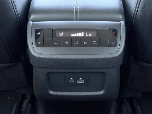 Used 2023 Nissan Pathfinder SL AWD/4WD image 28
