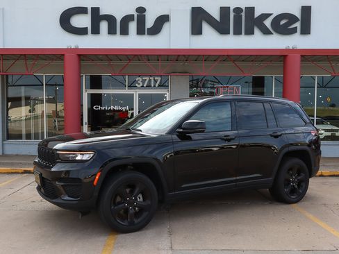 Used 2023 Jeep Grand Cherokee Altitude image 1