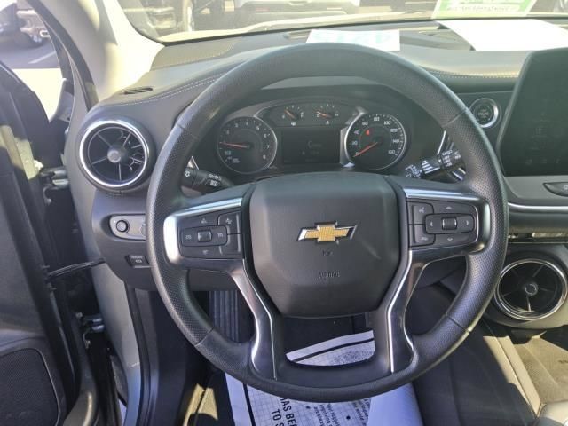 Used 2024 Chevrolet Blazer LT w/ Convenience Package FWD image 3