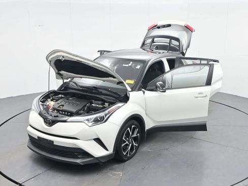 Used 2019 Toyota C-HR XLE image 43