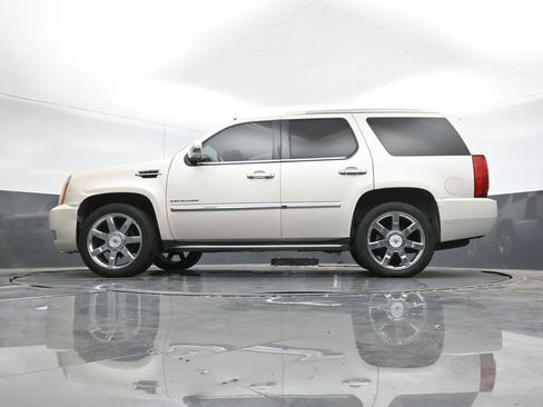 Used 2013 Cadillac Escalade Luxury image 37