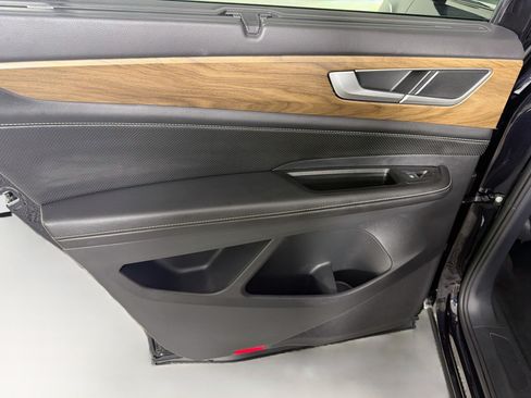 Used 2025 Volkswagen Atlas SE FWD image 24
