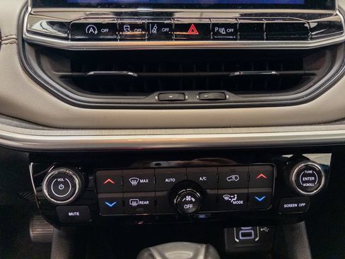 Used 2025 Jeep Compass Limited AWD/4WD image 19