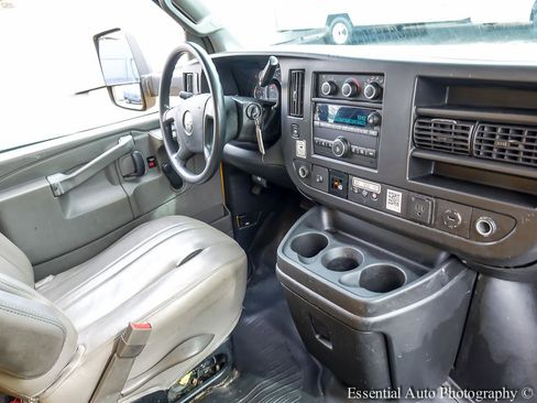 Used 2018 GMC Savana 3500 Extended w/ Driver Convenience Package image 19