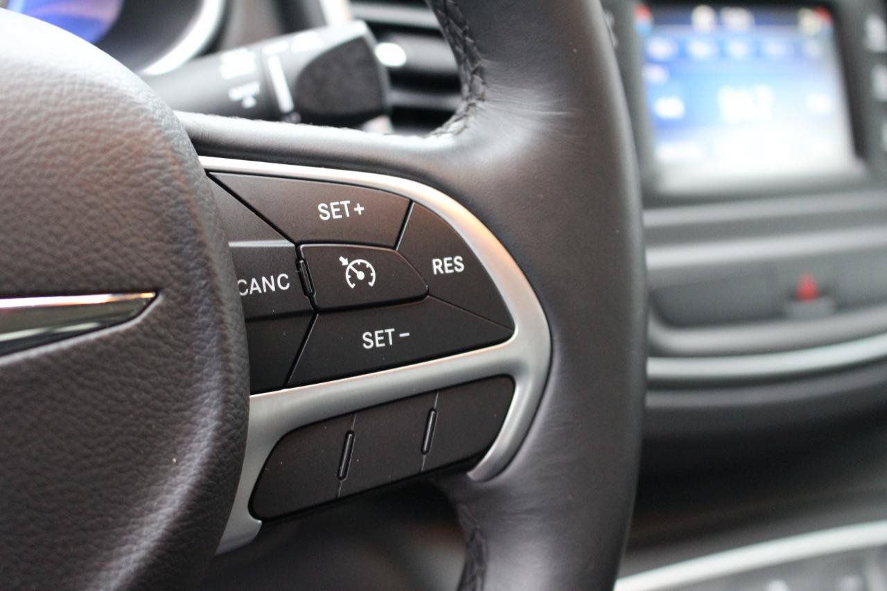 Used 2015 Chrysler 200 Limited w/ Convenience Group FWD image 21
