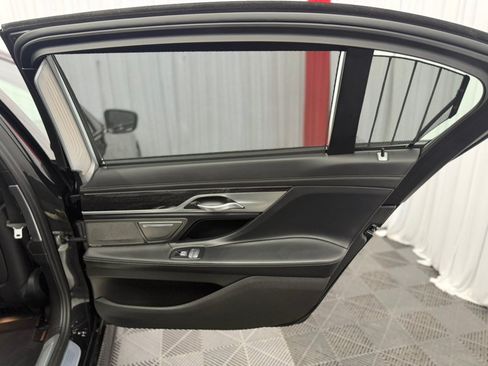 Used 2022 BMW 750i xDrive w/ Executive Package AWD/4WD image 21
