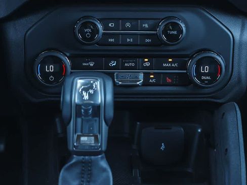 New 2026 Ford Bronco Outer Banks w/ Sasquatch Package AWD/4WD image 13