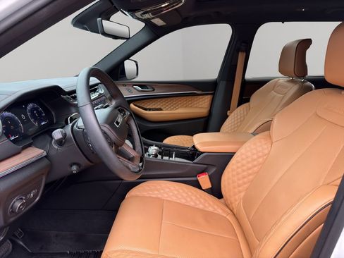 Used 2024 Jeep Grand Cherokee L Summit w/ Advanced Protech Group IV AWD/4WD image 4