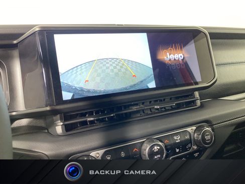 Used 2025 Jeep Wrangler Unlimited Rubicon 4xe w/ Safety Group AWD/4WD image 4