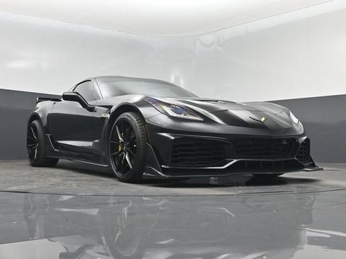 Used 2015 Chevrolet Corvette Z06 w/ 3LZ Preferred Equipment Group RWD image 32