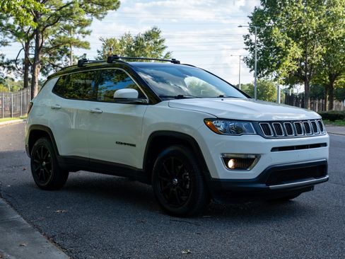 Used 2018 Jeep Compass Limited w/ Navigation Group AWD/4WD image 4