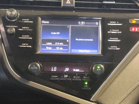 Used 2018 Toyota Camry SE FWD image 25