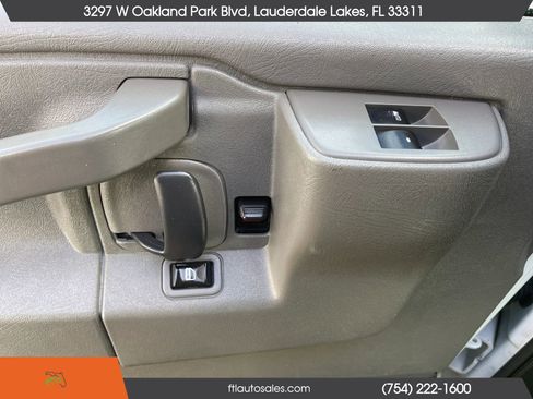 Used 2017 GMC Savana 3500 Extended image 22