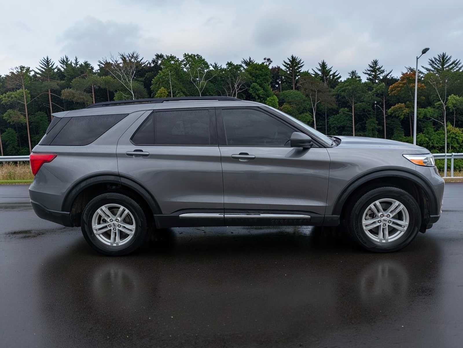 Used 2024 Ford Explorer XLT AWD/4WD image 6
