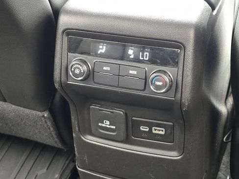 Used 2023 GMC Acadia SLT FWD image 18