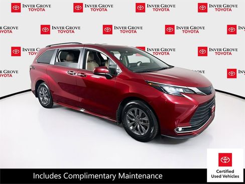 Certified 2024 Toyota Sienna XLE FWD image 3