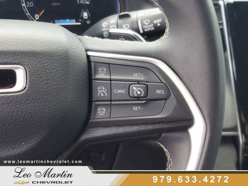 Used 2023 Jeep Grand Cherokee L Laredo RWD image 23