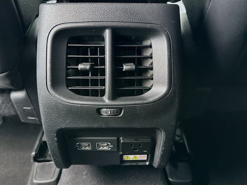 Used 2021 Jeep Cherokee Latitude Lux w/ Comfort/Convenience Group image 16