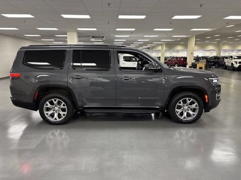 Used 2022 Jeep Wagoneer Series II AWD/4WD image 8