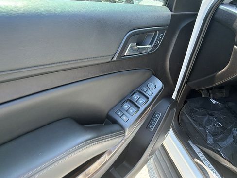 Used 2016 Chevrolet Suburban LT RWD image 15