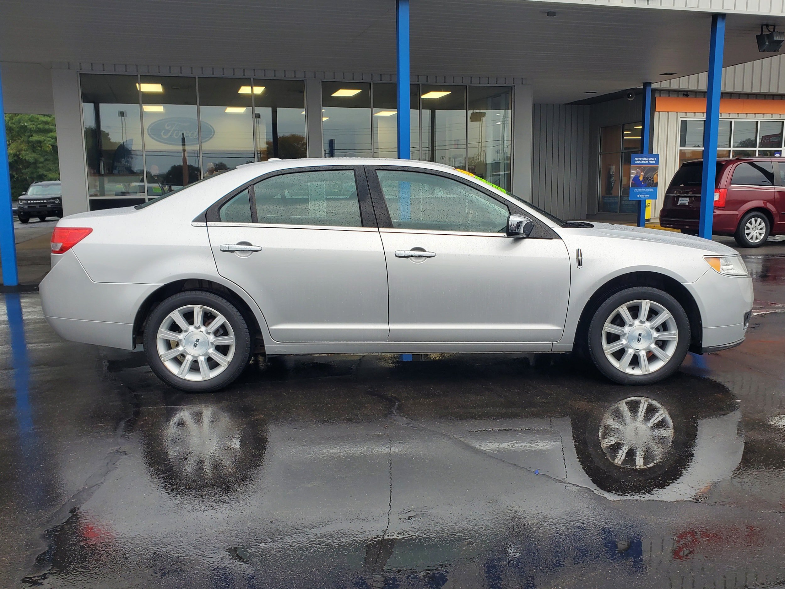 Used 2011 Lincoln MKZ FWD image 5