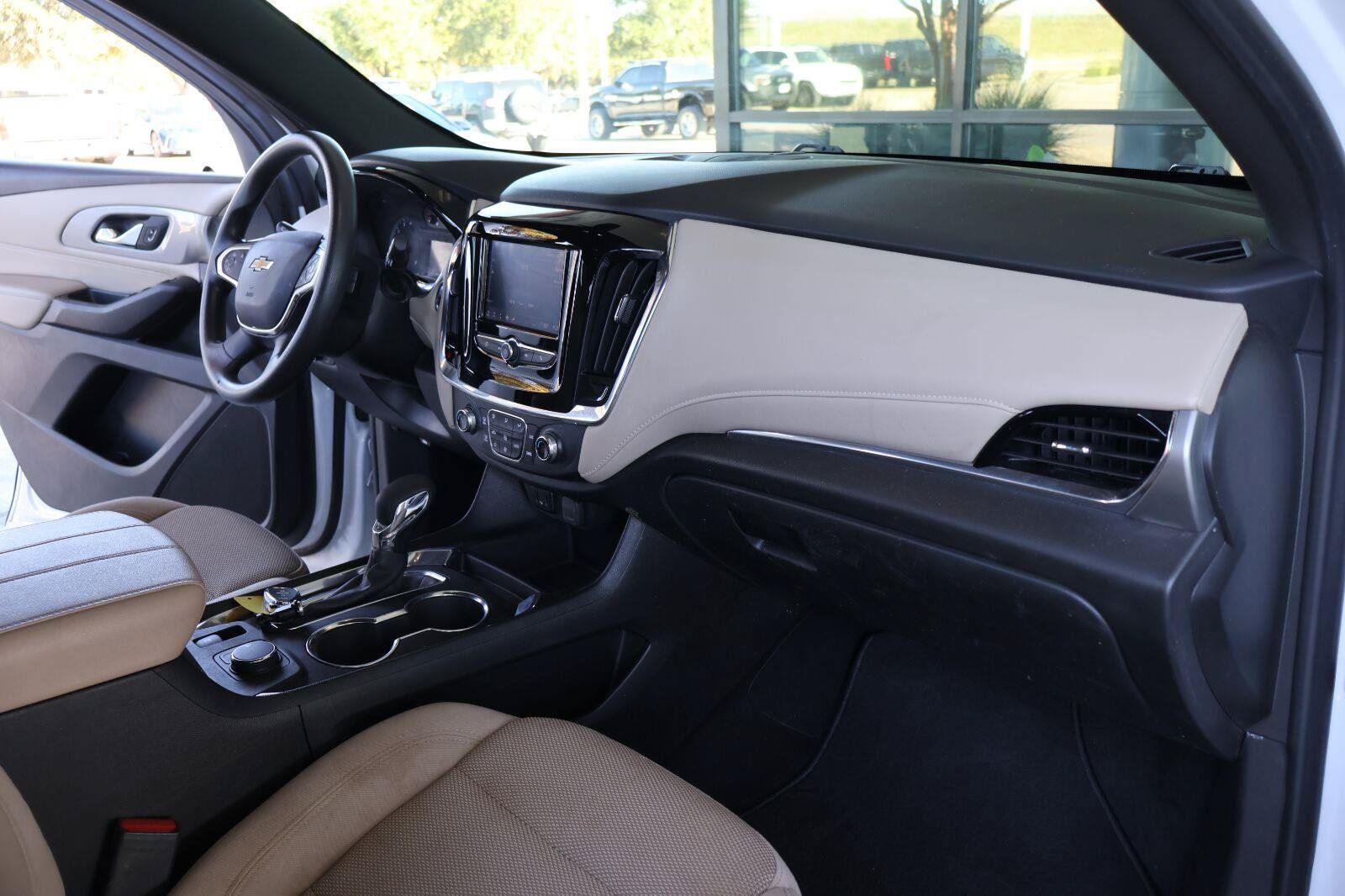 Used 2023 Chevrolet Traverse LS FWD image 19