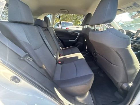 Used 2022 Toyota RAV4 XLE w/ Carpet Mat Package (TMS) AWD/4WD image 9