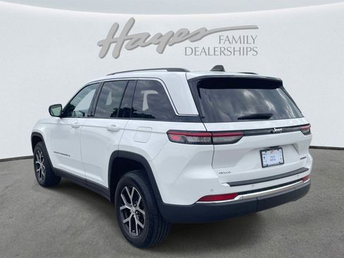 Used 2023 Jeep Grand Cherokee Limited AWD/4WD image 5