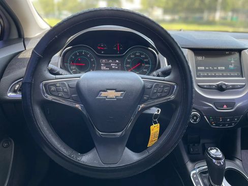 Used 2018 Chevrolet Cruze LT FWD image 13