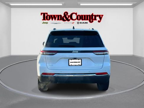 Certified 2023 Jeep Grand Cherokee Laredo w/ Luxury Tech Group I image 6