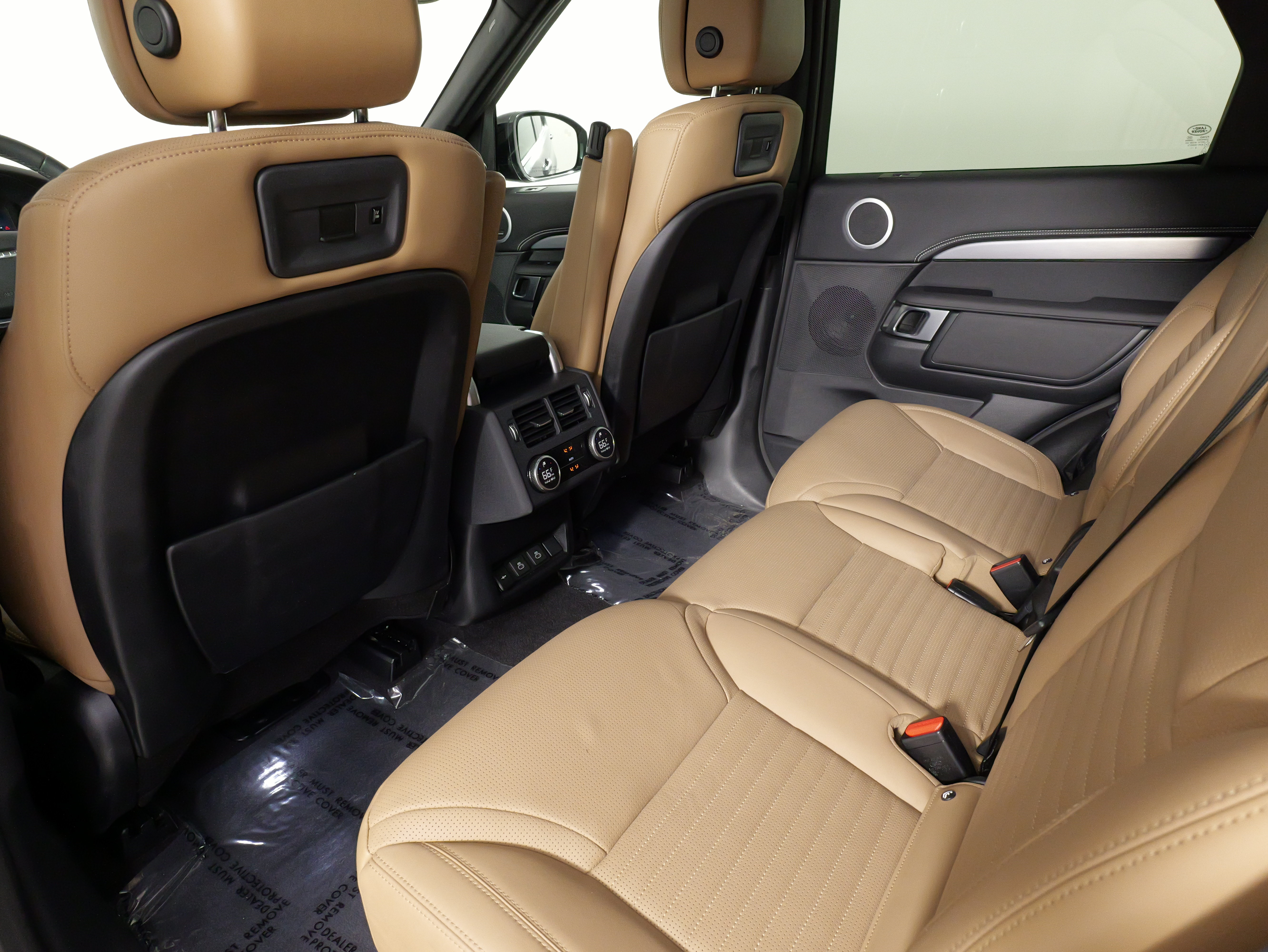 Used 2024 Land Rover Discovery Dynamic SE AWD/4WD image 40