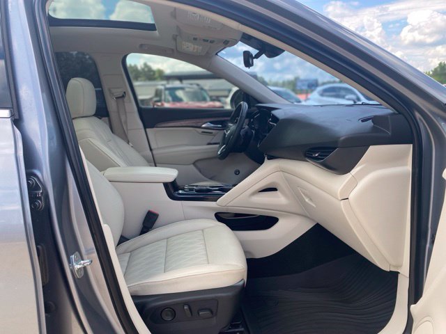 Used 2021 Buick Envision Avenir w/ Technology Package II FWD image 16