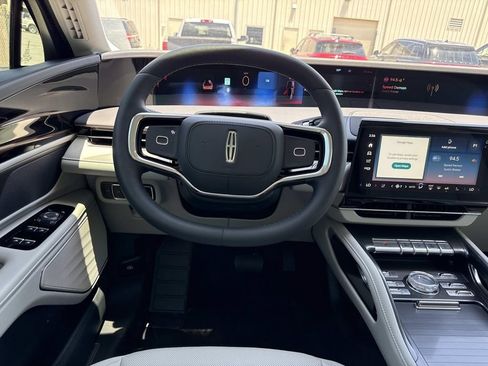 New 2026 Lincoln Nautilus Premier AWD/4WD image 18