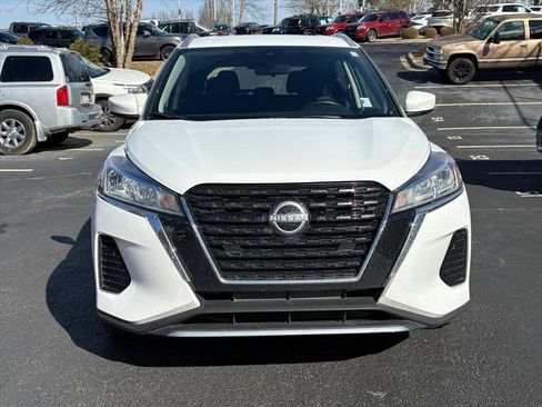 Used 2024 Nissan Kicks SV image 3