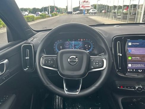 Used 2025 Volvo XC40 B5 Plus AWD/4WD image 20