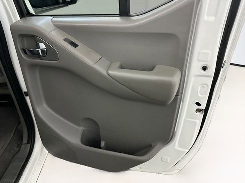 Used 2021 Nissan Frontier SV w/ Midnight Edition Floor Mats image 30