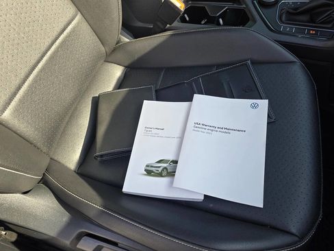 Used 2021 Volkswagen Tiguan SE image 25