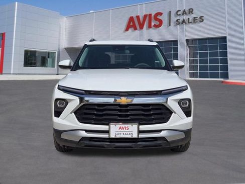 Used 2025 Chevrolet TrailBlazer LT AWD/4WD image 2