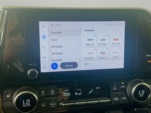 Certified 2024 Toyota Highlander XLE image 15